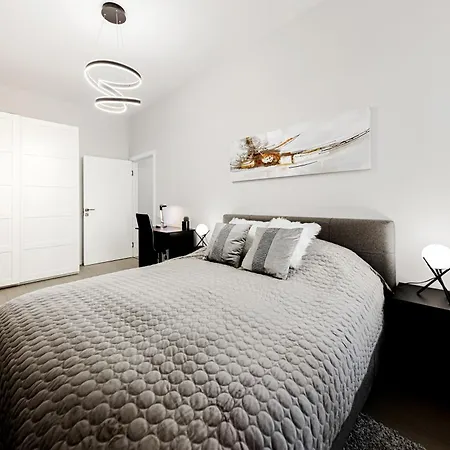 Apartment Quiet Centre Two No13